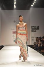 Model walk the ramp for Malini Ramani Show at Wills Lifestyle India Fashion Week 2012 day 4 on 9th Oct 2012 (45).JPG